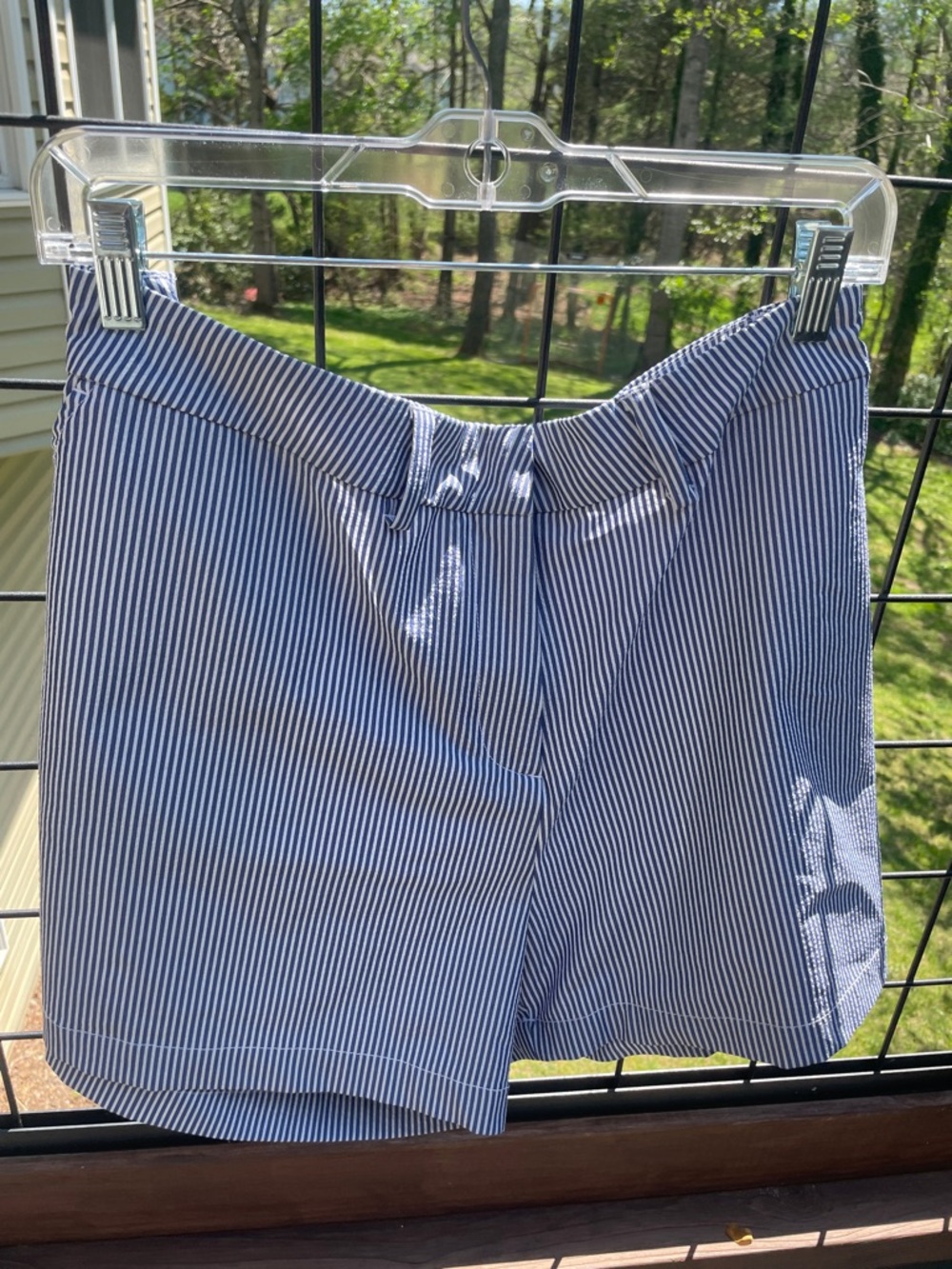 Southern Tide Women’s Inlet 4” Performance Seersucker Shorts Navy/White